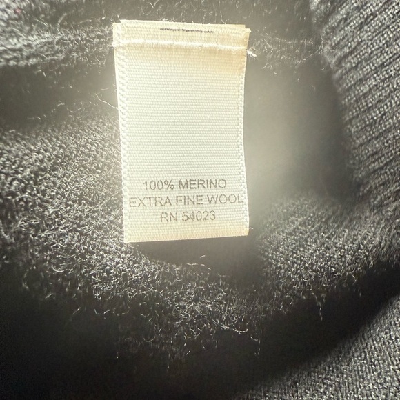 Banana Republic Men's Sweater Extra Fine Merino Wool Large Black V Neck - Picture 5 of 6